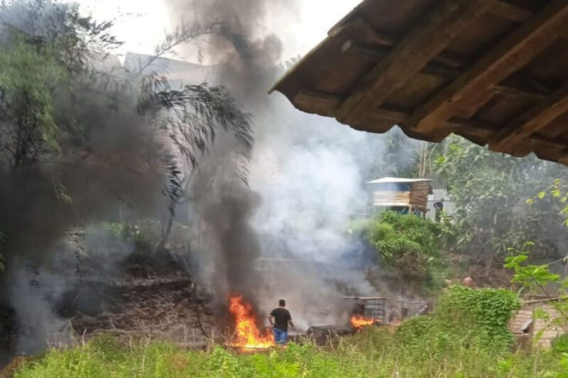 Kondisi kebakaran tempat penampungan minyak mentah di Desa Gandu, Kecamatan Bogorejo, Kabupaten Blora, Jawa Tengah, Selasa (6/1/2026)(Dok. Warga)
