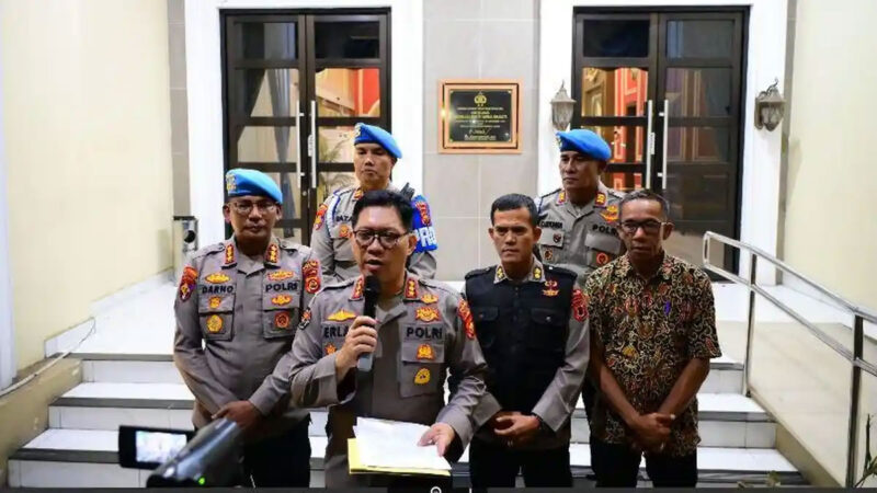 Kabid Humas Polda Jambi Kombes Pol Erlan Munaji saat memberikan keterangan pers, Jumat (7/8/2026) malam