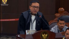 Kuasa hukum Lion Air Grup, Jeffri Pri Martono dalam sidang perkara Nomor 190/PUU-XXIV/2026 di Gedung Mahkamah Konstitusi (MK), Jakarta, Selasa (18/8/2026).()
