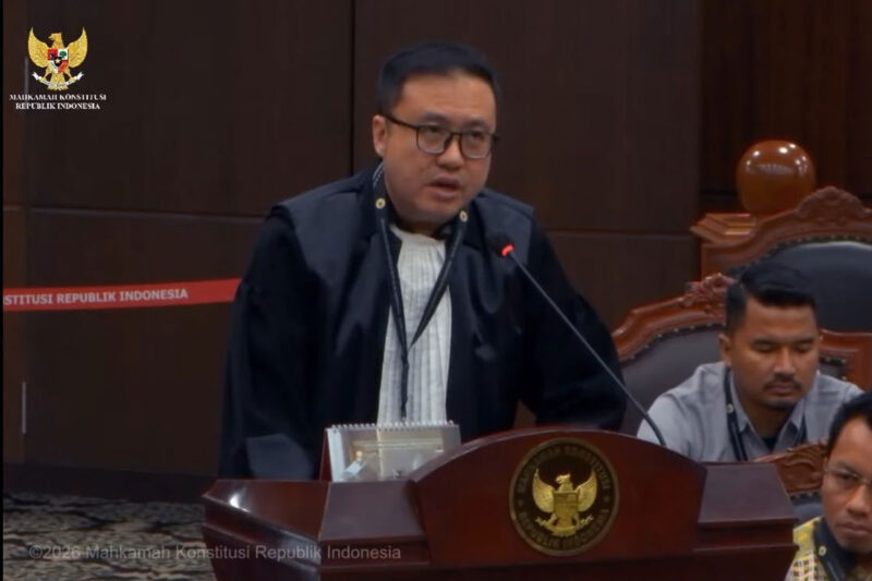 Kuasa hukum Lion Air Grup, Jeffri Pri Martono dalam sidang perkara Nomor 190/PUU-XXIV/2026 di Gedung Mahkamah Konstitusi (MK), Jakarta, Selasa (18/8/2026).()
