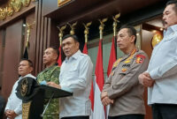 Menteri Koordinator Bidang Politik dan Keamanan (Menko Polkam) Jenderal TNI (Purn) Djamari Chaniago mengumpulkan petinggi lembaga penegak hukum, pertahanan dan intelijen di kantornya pada Rabu (5/8/2028). (KOMPAS.com/BAHARUDIN AL FARISI)