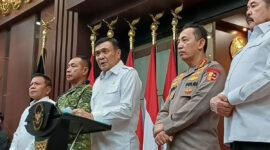 Menteri Koordinator Bidang Politik dan Keamanan (Menko Polkam) Jenderal TNI (Purn) Djamari Chaniago mengumpulkan petinggi lembaga penegak hukum, pertahanan dan intelijen di kantornya pada Rabu (5/8/2028). (KOMPAS.com/BAHARUDIN AL FARISI)