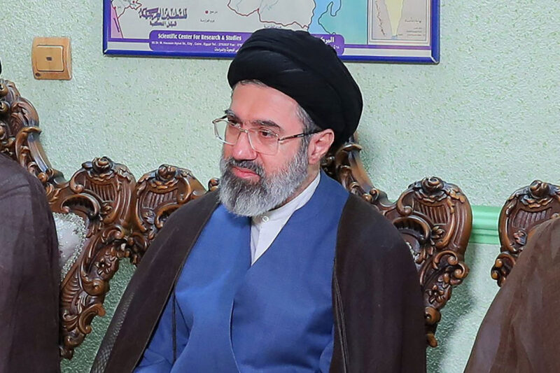 Pemimpin Tertinggi Iran Mojtaba Khamenei menunjuk enam komandan militer senior baru pada Senin (10/8/2026).(KHAMENEI.IR via AFP)
