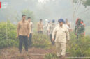Tangkapan layar Presiden Prabowo Subianto saat meninjau salah satu titik lokasi kebakaran hutan dan lahan (karhutla) di Kalimantan Barat, Sabtu (22/8/2026).(Dokumentasi YouTube Sekretariat Presiden)
