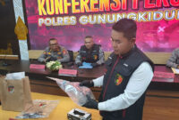 Polisi menunjukkan barang bukti kasus pembakaran MI YAPPI Natah, dalam konferensi pers di Mapolres Gunungkidul, Jumat (20/8/2026)(KOMPAS.com/Markus Yuwono)
