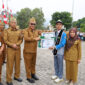 Penyerahan Penghargaan dari Bapak Wali Kota Sungai Penuh Kepada Agra Boslia Attila Sebagai siswa Berprestasi Kota Sungai Penuh Tahun 2026.
