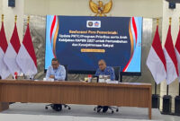 Plt. Direktur Jenderal Strategi Ekonomi dan Fiskal Kementerian Keuangan (Kemenkeu) Ferry Ardianto (kanan) dalam konferensi pers di Kantor Bakom, Jakarta Pusat, Rabu (19/8/2026). (KOMPAS.com/FIKA NURUL ULYA)
