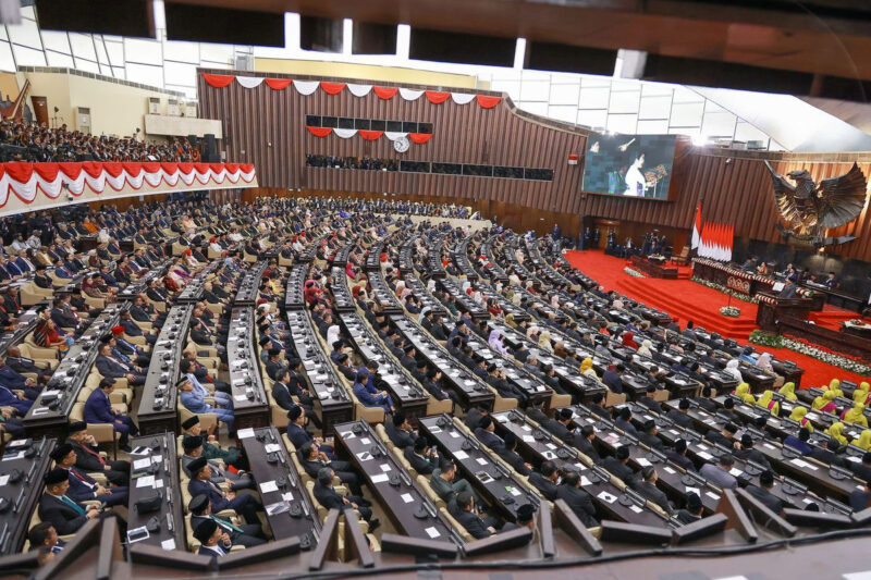 Suasana saat Presiden Prabowo Subianto menyampaikan pidato dalam Sidang Tahunan MPR RI dan Sidang Bersama DPR-DPD RI Tahun 2025 di Gedung Nusantara, Kompleks Parlemen, Jakarta, Jumat (15/8/2025). ANTARAFOTO/Dhemas Reviyanto/app/rwa. (ANTARAFOTO/Dhemas Reviyanto)
