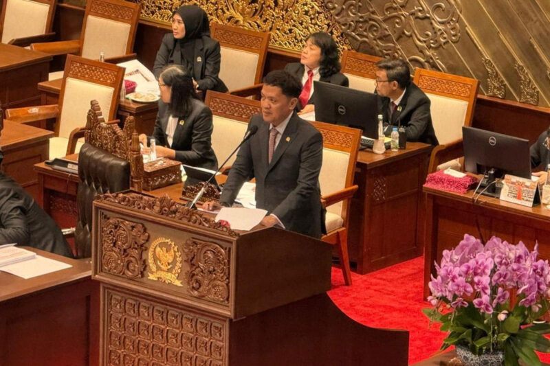 Ketua Komisi III DPR Habiburokhman saat menyampaikan laporan perkembangan RUU Perampasan Aset di Gedung DPR, Senayan, Jakarta, Kamis (27/8/2026). (KOMPAS.com/ADHYASTA DIRGANTARA)
