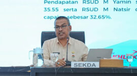Sekda Sumbar Arry Yuswandi saat memaparkan surat edaran ayah mengatar anak sekolah(Rahmat Panji (Kompas.com))
