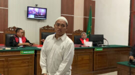 Terdakwa Moh. Syifak saat sidang dengan agenda tuntutan di Ruang Garuda 1 Pengadilan Negeri Surabaya (KOMPAS.com/DIKI FEBRIANTO)