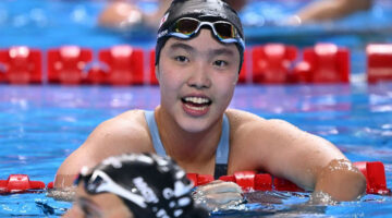 Perenang China, Yu Zidi, saat tampil di semifinal gaya kupu-kupu putri 200 meter Kejuaraan Akuatik Dunia di Singapura, 30 Juli 2025.(AFP/OLI SCARFF)
