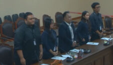 Lima mahasiswa Fakultas Hukum menggugat pasal santet, yakni Pasal 252 ayat (1) Undang-Undang Nomor 1 Tahun 2023 tentang Kitab Undang-Undang Hukum Pidana (KUHP) dalam sidang perkara Nomor 327/PUU-XXIV/2026, di Gedung MK, Jakarta, Selasa (8/9/2026).()