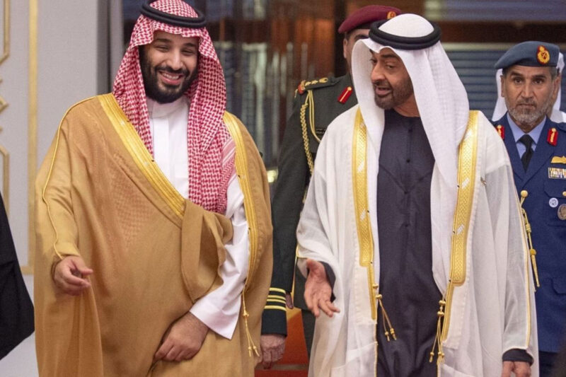 Hubungan erat Putra Mahkota Arab Saudi Mohammed bin Salman dan Presiden UEA Sheikh Mohamed bin Zayed Al Nahyan selama bertahun-tahun dianggap sebagai tulang punggung aliansi kedua negara, mulai menunjukkan keretakan.(X @SerapBalaman)
