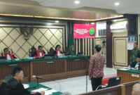 Mantan Menteri Pendidikan, Kebudayaan, Riset, dan Teknologi (Mendikbudristek) Nadiem Makarim ketika mendengar pembacaan putusan banding di Pengadilan Tinggi Negeri Jakarta, Kamis (24/9/2026)(Febryan Kevin/Kompas.com )