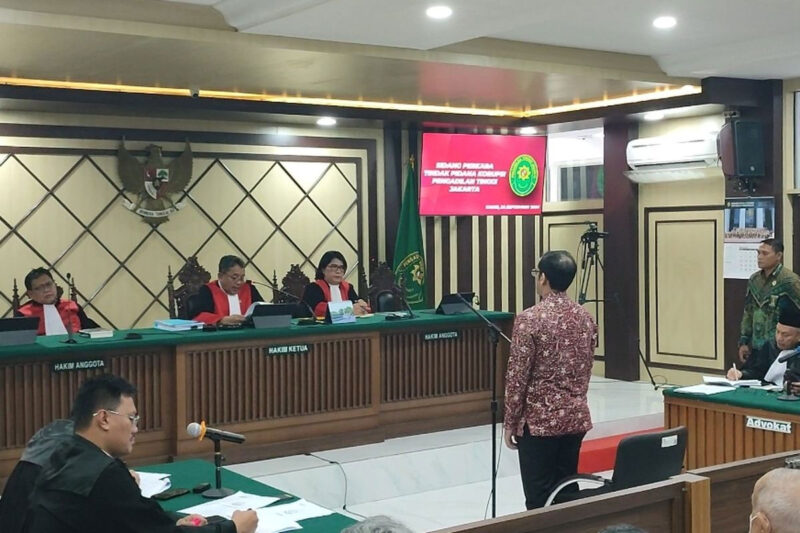 Mantan Menteri Pendidikan, Kebudayaan, Riset, dan Teknologi (Mendikbudristek) Nadiem Makarim ketika mendengar pembacaan putusan banding di Pengadilan Tinggi Negeri Jakarta, Kamis (24/9/2026)(Febryan Kevin/Kompas.com )