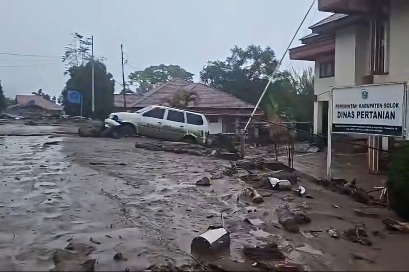 Kindisi kantor dinas pertanian kabupaten solom pasca dihantam baniir bandang, Selasa (22/9/2026).(Rahmat Panji (Kompas.com))
