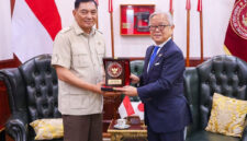 Menteri Pertahanan RI Sjafrie Sjamsoeddin menerima kunjungan Duta Besar Jepang untuk Indonesia, Ueno Atsushi, di kantor Kementerian Pertahanan, Jakarta Pusat, pada Senin (21/9/2026). (DOK. Setjen Infohan Kemhan)
