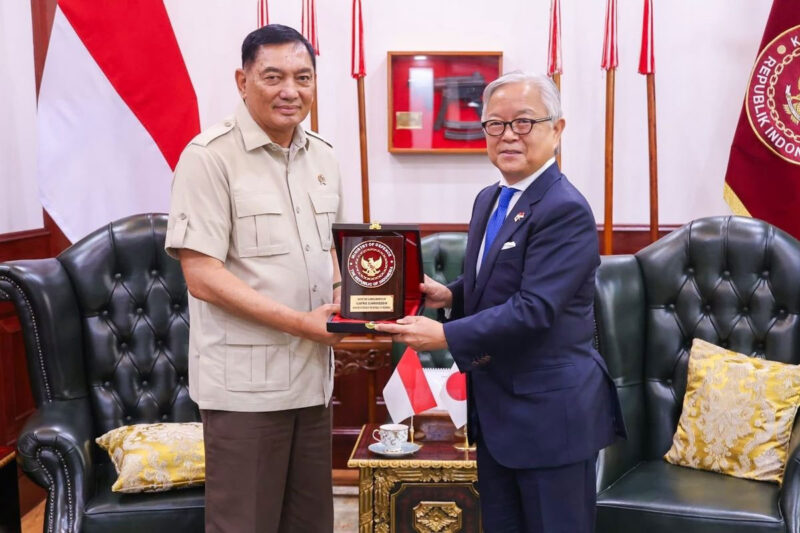 Menteri Pertahanan RI Sjafrie Sjamsoeddin menerima kunjungan Duta Besar Jepang untuk Indonesia, Ueno Atsushi, di kantor Kementerian Pertahanan, Jakarta Pusat, pada Senin (21/9/2026). (DOK. Setjen Infohan Kemhan)
