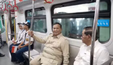 Presiden RI Prabowo Subianto bersama Gubernur DKI Jakarta Pramono Anung naik LRT rute Kelapa Gading-Manggarai pada Rabu (16/9/2026)(YouTube Sekretariat Presiden)
