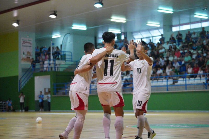 Timnas futsal Indonesia harus mengakui ketangguhan klub Spanyol, O Parullo Ferrol FS, dengan skor 3-5 dalam pertandingan uji coba di Concello de Chantada, Spanyol, Sabtu (15/8/2026) dini hari WIB.(FEDERASI FUTSAL INDONESIA)
