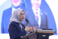 Menteri PANRB Rini Widyantini menyampaikan paparan dalam Studium Generale Fakultas Hukum Universitas Padjadjaran di Bandung, Selasa (8/9/2026). (DOK. Kementerian PANRB)
