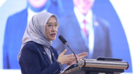 Menteri PANRB Rini Widyantini menyampaikan paparan dalam Studium Generale Fakultas Hukum Universitas Padjadjaran di Bandung, Selasa (8/9/2026). (DOK. Kementerian PANRB)
