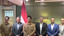 President Director PT Molay Satrya Indonesia Arie Setya Yudha bersama delegasi Angkatan bersenjata Yordania, Jordanian Armed Forces (JAF), di Kantor Molay, Jakarta Selatan, Sabtu (19/9/2026).(KOMPAS.com/FIRDA JANATI)
