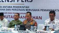 Kapolri Jenderal Listyo Sigit Prabowo ketika menerangkan terkait penanganan Karhutla di Graha Marinir, Senin (7/9/2026).(Febryan Kevin/Kompas.com )