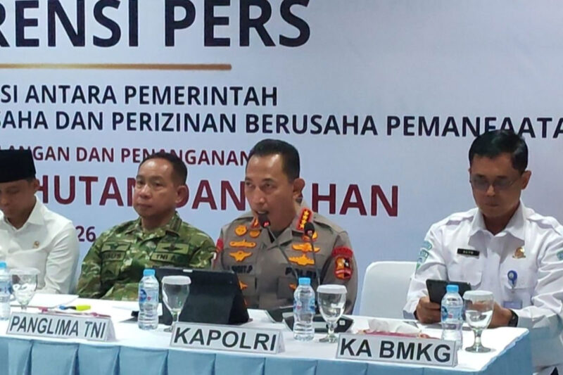 Kapolri Jenderal Listyo Sigit Prabowo ketika menerangkan terkait penanganan Karhutla di Graha Marinir, Senin (7/9/2026).(Febryan Kevin/Kompas.com )