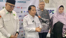 Sekretaris Jenderal (Sekjen) Kemenag Kamaruddin Amin usai menandatangani nota kesepahaman dengan Save the Children Indonesia, di Kantor Thamrin Jakarta Pusat, Senin (21/9/2026).(KOMPAS.com/FIRDA JANATI)
