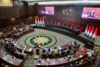 Suasana sidang pembacaan putusan terhadap 17 perkara pengujian undang-undang di Gedung Mahkamah Konstitusi, Jakarta, Jumat (28/8/2026). Dalam salah satu putusannya, MK mengabulkan seluruh gugatan terhadap Pasal 240 dan Pasal 241 Undang-Undang Nomor 1 Tahun 2023 tentang Kitab Undang-Undang Hukum Pidana (KUHP) yang mengatur penghinaan terhadap pemerintah dan lembaga negara(ANTARA FOTO/Rivan Awal Lingga)
