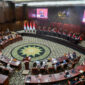 Suasana sidang pembacaan putusan terhadap 17 perkara pengujian undang-undang di Gedung Mahkamah Konstitusi, Jakarta, Jumat (28/8/2026). Dalam salah satu putusannya, MK mengabulkan seluruh gugatan terhadap Pasal 240 dan Pasal 241 Undang-Undang Nomor 1 Tahun 2023 tentang Kitab Undang-Undang Hukum Pidana (KUHP) yang mengatur penghinaan terhadap pemerintah dan lembaga negara(ANTARA FOTO/Rivan Awal Lingga)
