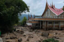 Kondisi aliran sungai yang menyebabkan banjir bandang di kabupaten solok, menghantam kompleks pemerintahan, Selasa (22/9/2026).(Rahmat Panji (Kompas.com))
