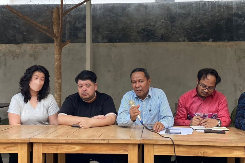Kuasa hukum keluarga Ediyanto, Jafri Musa, mengatakan potongan kawat yang ditemukan di Singapura merupakan kawat pemandu yang putus dan tertinggal di pembuluh darah jantung. (Pandawa Borniat/kompas.com)
