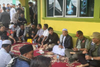 Wakil Presiden (Wapres) Gibran Rakabuming usai menunaikan ibadah shalat Jumat bersama warga terdampak banjir bandang di Masjid Raya Al Mukarramah, Koto Gaek Guguak, Kecamatan Gunung Talang, Kabupaten Solok, Sumatera Barat, Jumat (25/9/2026). (Sekretariat Wakil Presiden RI)
