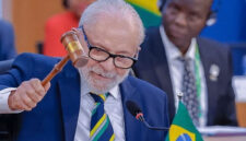 Presiden Brasil Luiz Inacio Lula da Silva (kiri) saat menyetujui konsensus Deklarasi Pemimpin G20 di Rio de Janeiro, Senin (18/11/2024). Terpisah, Presiden Brasil Luiz Inacio Lula da Silva menjalani operasi pendarahan otak yang akibat terjatuh baru-baru ini. ?Operasi pada Senin (9/12/2024) malam itu berjalan tanpa komplikasi, ungkap manajemen Rumah Sakit Suriah-Lebanon di Sao Paulo pada Selasa (10/12/2024)(G20 BRASIL)
