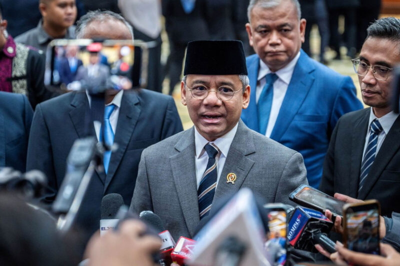 Menteri Keuangan Suahasil Nazara menjawab pertanyaan wartawan usai pelantikan pejabat pimpinan tinggi pratama di Lingkungan Kementerian Keuangan di Kantor Kementerian Keuangan, Jakarta, Senin (21/9/2026). (ANTARA FOTO/Bayu Pratama S)
