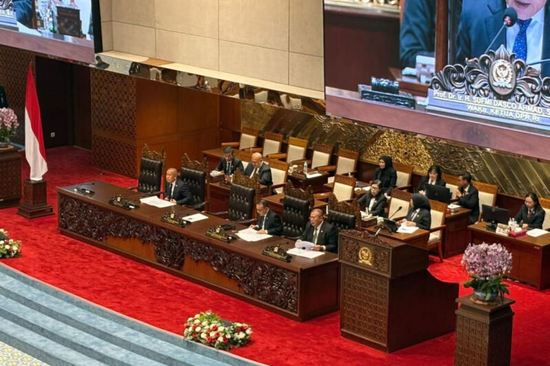 Wakil Ketua DPR RI Sufmi Dasco Ahmad saat memimpin rapat paripurna di Gedung DPR, Jakarta, Selasa (22/9/2026).(KOMPAS.com/Rahel)
