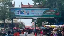 Fenomena kabut asap melanda Kota Padang, Sumatera Barat (Sumbar), dalam beberapa hari terakhir. Dampak penurunan kualitas udara ini mulai dirasakan langsung oleh masyarakat yang beraktivitas di luar ruangan pada Rabu (2/9/2026).(Rahmat Panji (Kompas.com))
