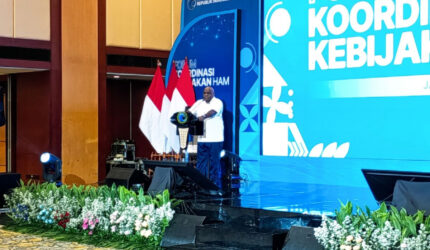Menteri Hak Asasi Manusia (HAM) Natalius Pigai ketika memberikan sambutan dalam acara forum koordinasi Kebijakan HAM, Kamis (17/9/2026)(Febryan Kevin/Kompas.com )