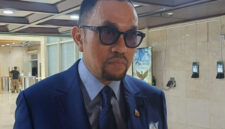 Wakil Ketua Komisi III DPR RI Ahmad Sahroni saat ditemui di Gedung DPR RI. Wakil Ketua Komisi III DPR Ahmad Sahroni meminta kepolisian mewaspadai potensi kemunculan praktik judi berkedok game center di daerah lain, setelah pengungkapan kasus serupa di Jakarta.(KOMPAS.com/Tria Sutrisna)