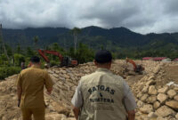 Tim Satuan Tugas Percepatan Rehabilitasi dan Rekonstruksi (Satgas PRR) Pascabencana Sumatera meninjau kebutuhan perbaikan drainase dan saluran air pertanian di Desa Panglima Sahman, Kecamatan Rundeng, Kota Subulussalam.(DOK. Kemendagri)
