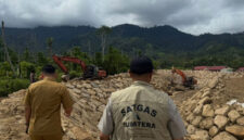 Tim Satuan Tugas Percepatan Rehabilitasi dan Rekonstruksi (Satgas PRR) Pascabencana Sumatera meninjau kebutuhan perbaikan drainase dan saluran air pertanian di Desa Panglima Sahman, Kecamatan Rundeng, Kota Subulussalam.(DOK. Kemendagri)
