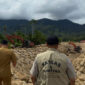 Tim Satuan Tugas Percepatan Rehabilitasi dan Rekonstruksi (Satgas PRR) Pascabencana Sumatera meninjau kebutuhan perbaikan drainase dan saluran air pertanian di Desa Panglima Sahman, Kecamatan Rundeng, Kota Subulussalam.(DOK. Kemendagri)
