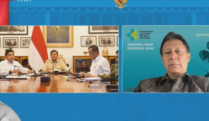 Menteri Kesehatan (Menkes) Budi Gunadi Sadikin (kanan) secara daring menyampaikan laporan penanganan bencana kepada Presiden Prabowo Subianto yang memimpin rapat terbatas penanganan bencana, Senin (7/9/2026).()