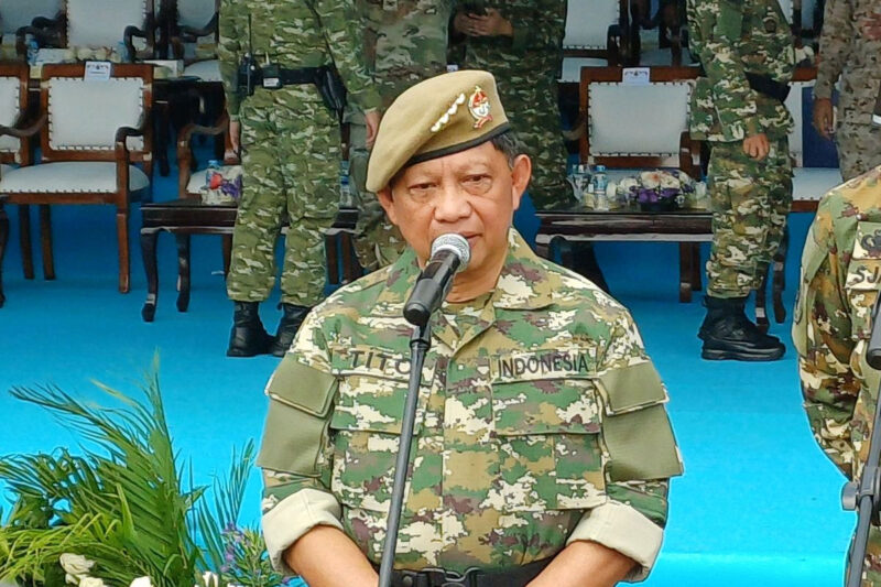 Menteri Dalam Negeri (Mendagri) Tito Karnavian usai menutup latihan dasar kemiliteran (Latsarmil) Komcad ASN Gol II di Lanud Halim Perdanakusuma, Jakarta Timur, pada Selasa (29/9/2026).(KOMPAS.com/BAHARUDIN AL FARISI)
