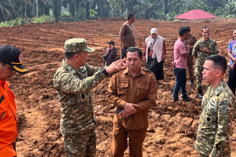Wakil Kepala Posko Nasional Satgas PRR Marsma TNI Ridha Hermawan dalam kegiatan monitoring dan evaluasi khusus di Kabupaten Agam, Sumbar, Selasa (15/9/2026)(Dok. Satgas PRR)
