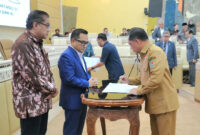 Menteri Dalam Negeri (Mendagri) Muhammad Tito Karnavian dalam Rapat Kerja DPR RI Pembicaraan Tingkat I Pembahasan 15 RUU tentang Kabupaten/Kota di Provinsi Kalimantan Barat, Kalimantan Tengah, dan Kalimantan Selatan di Ruang Rapat Komisi II DPR RI, Kompleks Parlemen, Senayan, Jakarta, Senin (21/9/2026).(DOK. Humas Kemendagri)

