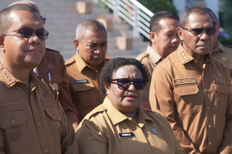 Wakil Menteri Dalam Negeri (Wamendagri) Ribka Haluk saat memimpin Apel Kesadaran ASN di Kupang, Nusa Tenggara Timur (NTT) pada Senin (21/9/2026). (Kementerian Dalam Negeri)

